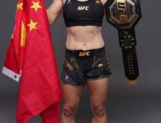 UFC:强势击败对手！张伟丽卫冕UFC金腰带