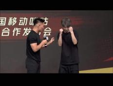 UFC:虎牙拿下UFC版权，祖师爷拜师职业选手，现场教学格斗技巧！