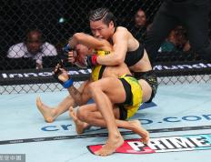 UFC:像水一样包裹对手！张伟丽击败莱莫斯，卫冕UFC草量级金腰带