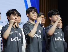 黄旭东怒喷Faker，韩国选手事太多，期待他们输比赛，后删除微博