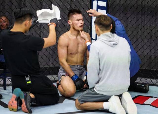 UFC:UFC精英之路：狮王战狮城 巴哈特要抓住一切机会终结对手