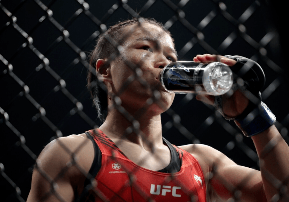 UFC:张伟丽不是最好的草量级选手？UFC大咖：“女小鹰”无愧真正王者