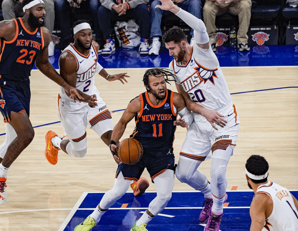 NBA常规赛：太阳赢尼克斯7连胜 布克28+11准绝杀杜兰特缺阵