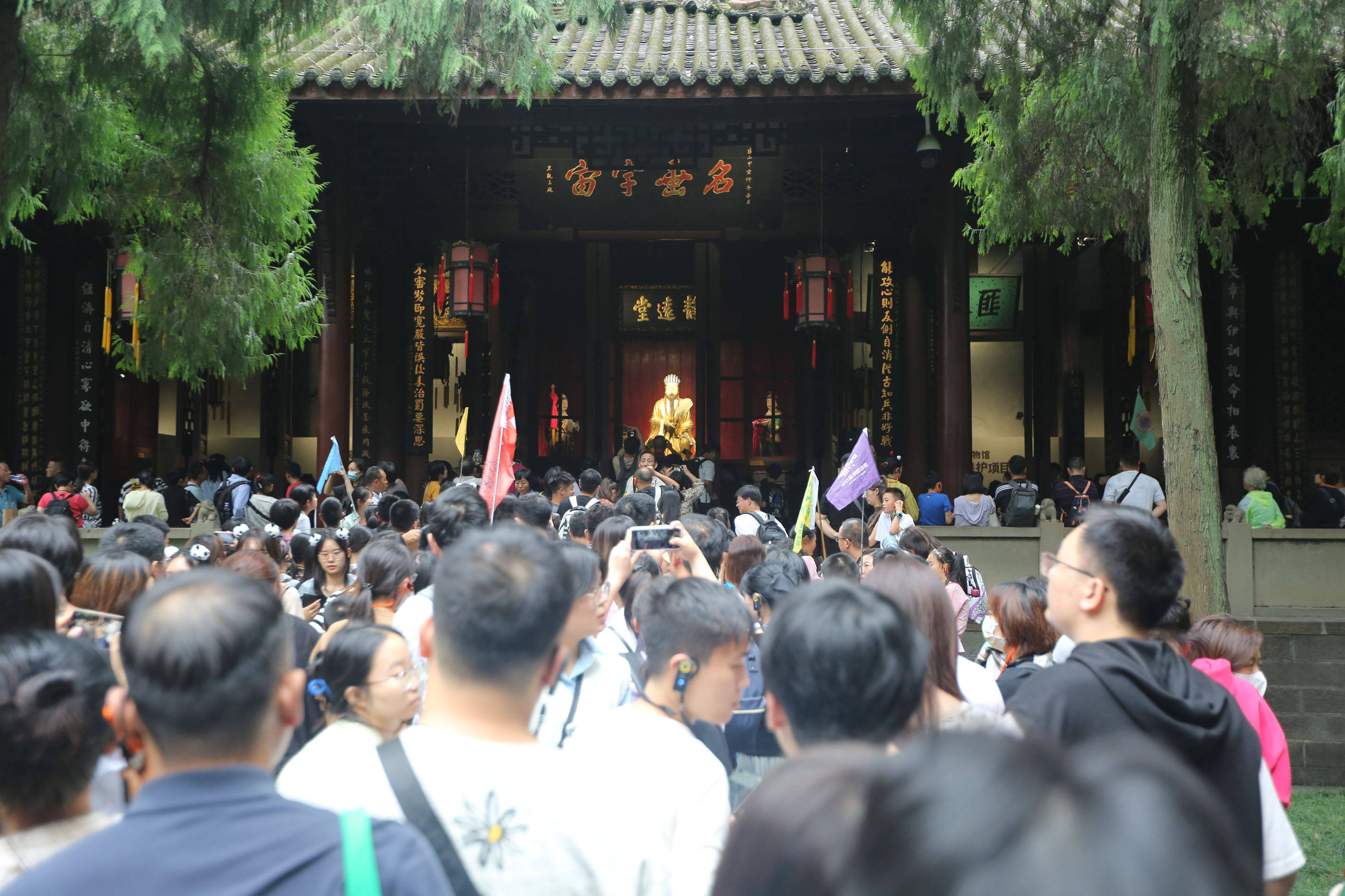 168直播-火爆！中秋国庆假期，超76万人走进武侯祠