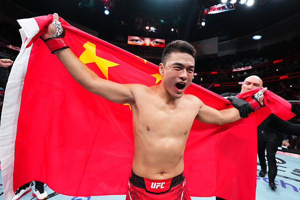 【168直播】UFC｜张名扬猛虎下山 为中国赢得大级别首胜