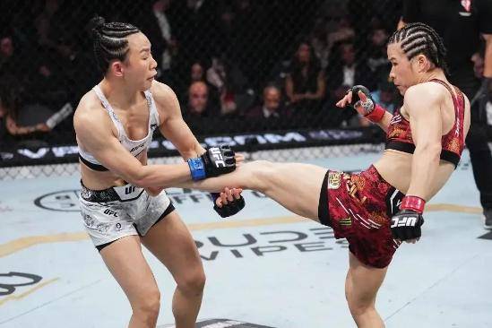 【168直播】震撼！张伟丽UFC300惊艳卫冕，闫晓楠勇猛挑战难挡女武神统治！