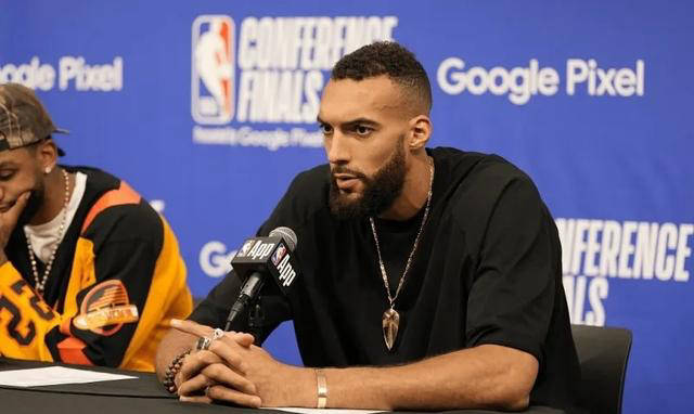 【168直播】NBA焦点：库里训练照曝光、穆雷掘金续约详情与詹姆斯自嘲